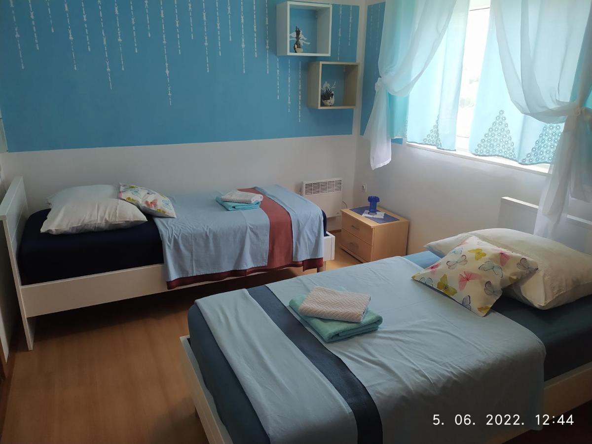 Apartma Sara *